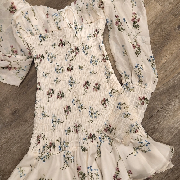 Summer Vintage-femme Smocked Ruffled Mini Dress - Picture 1 of 3